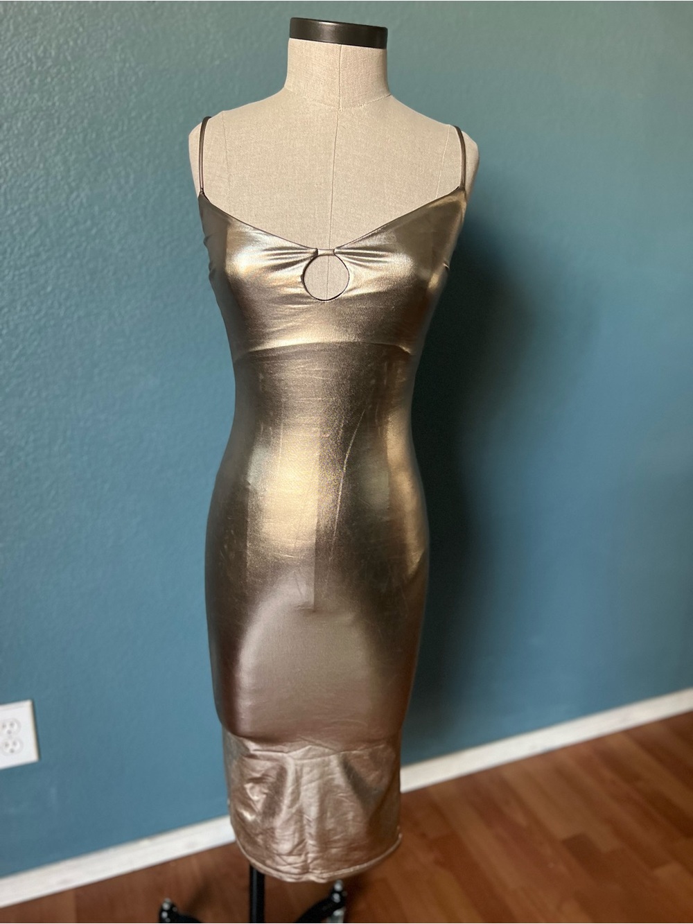 NWT Fashion Nova Luca Metallic Gold body-hugging Midi Dress with Ring Accent